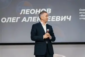 Журналист Олег Леонов рассказал студентам о роли общественной деятельности в построении успешной карьеры