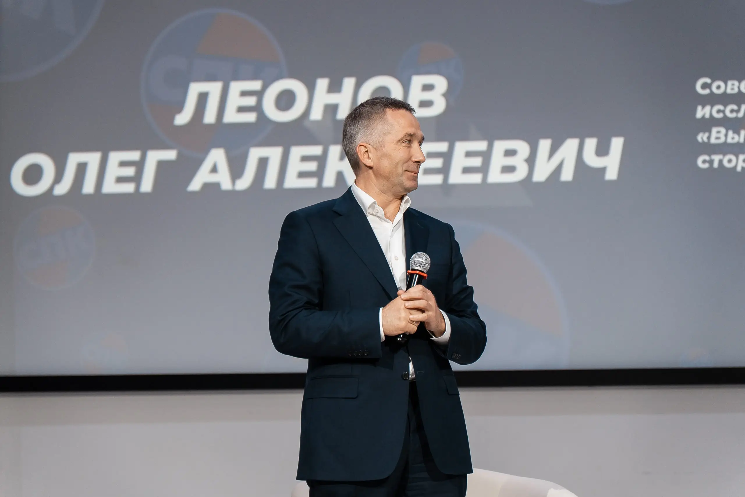 Журналист Олег Леонов рассказал студентам о роли общественной деятельности в построении успешной карьеры