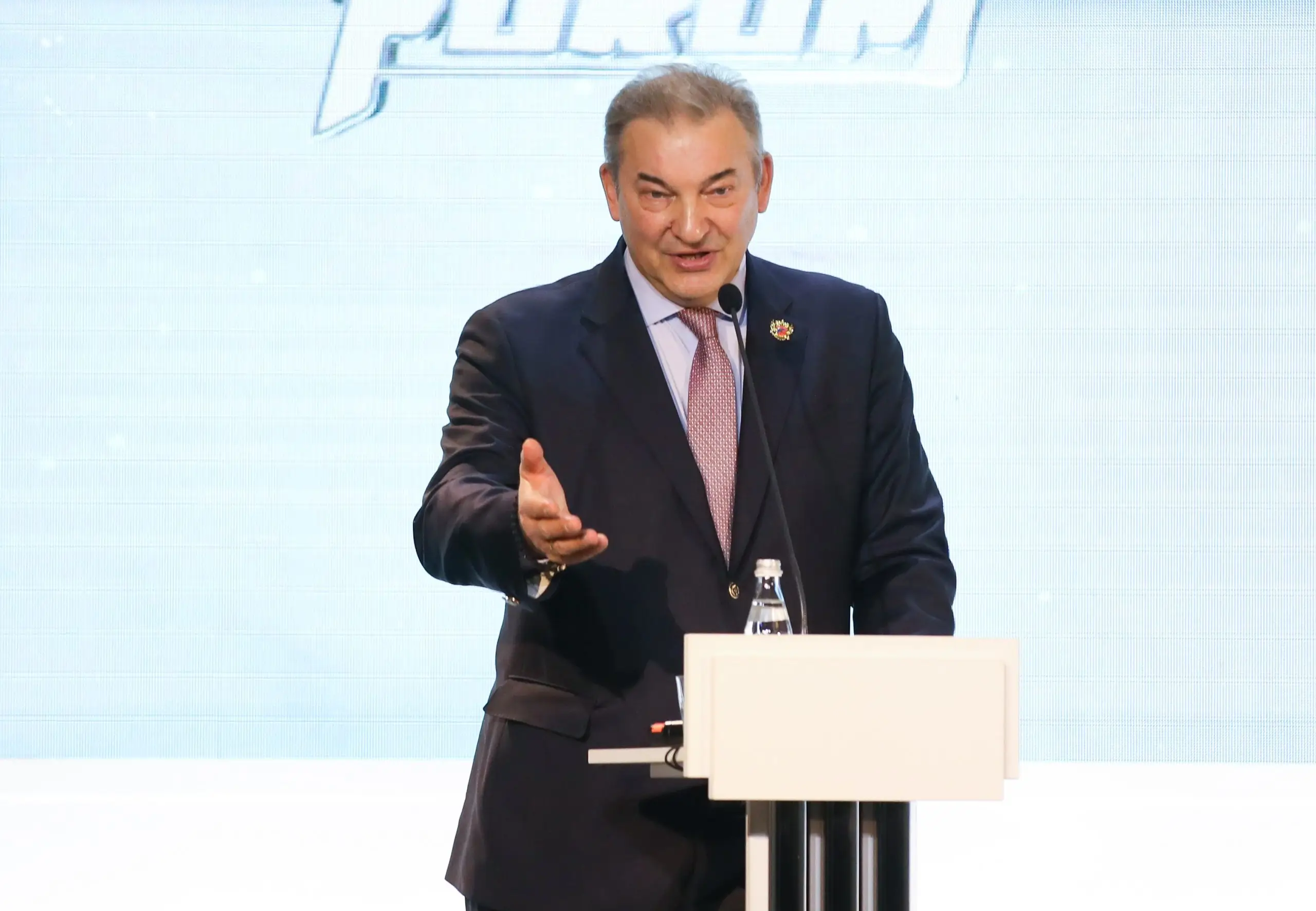 Трёхкратный олимпийский чемпион Владислав Третьяк приветствовал участников столичного «Фестиваля болельщиков»