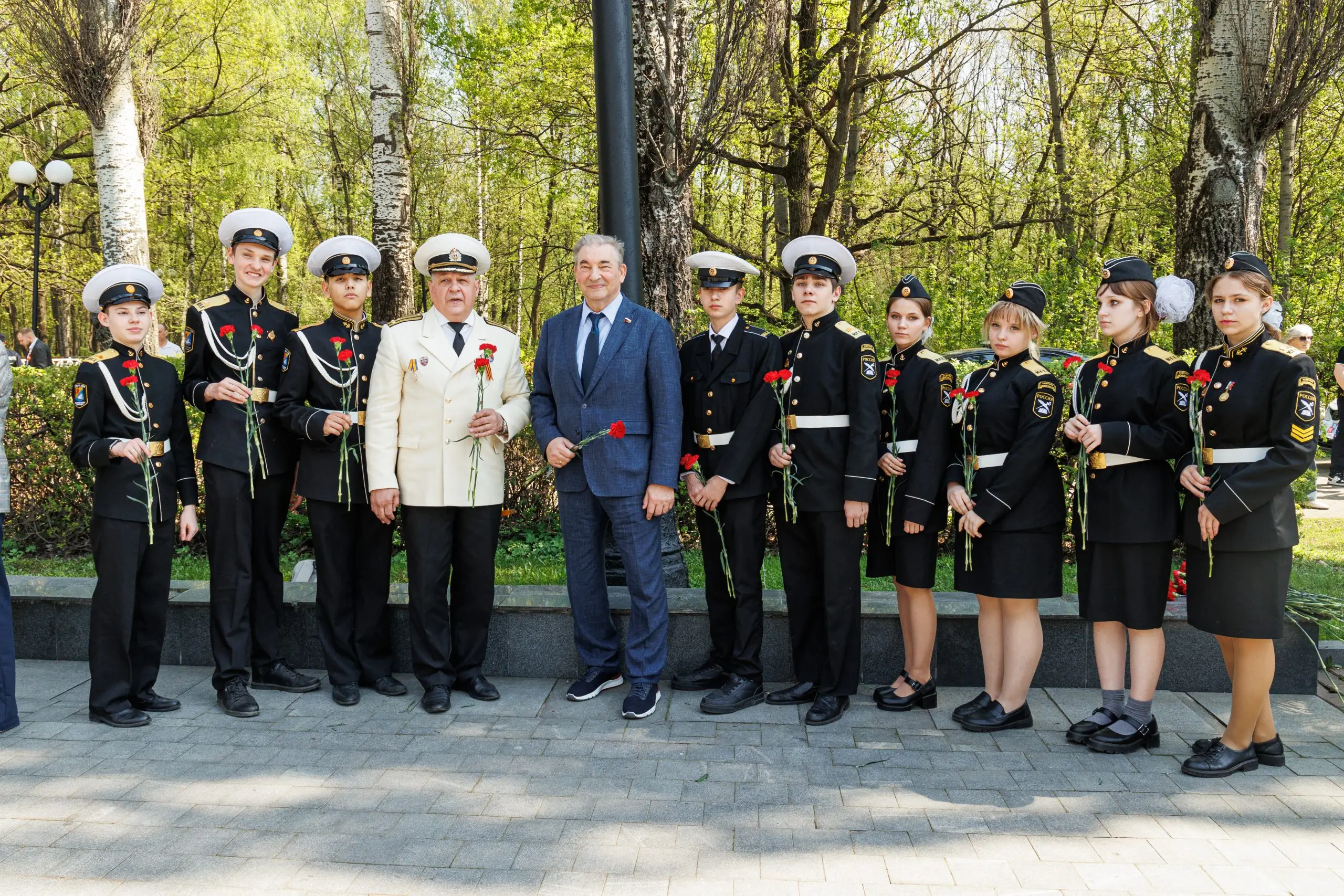 Трехкратный олимпийский чемпион Владислав Третьяк открыл выставку о спортсменах-фронтовиках ко Дню Победы