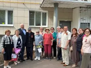 Во всех округах Москвы проходит акция «Подарок ветерану»