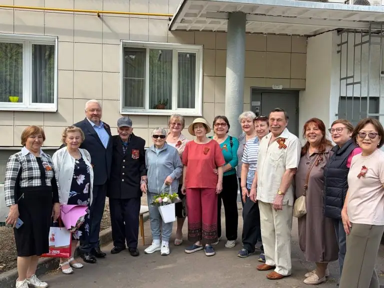 Во всех округах Москвы проходит акция «Подарок ветерану»