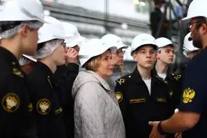 Депутат Госдумы Светлана Разворотнева познакомила школьников с судостроительным производством на юге столицы