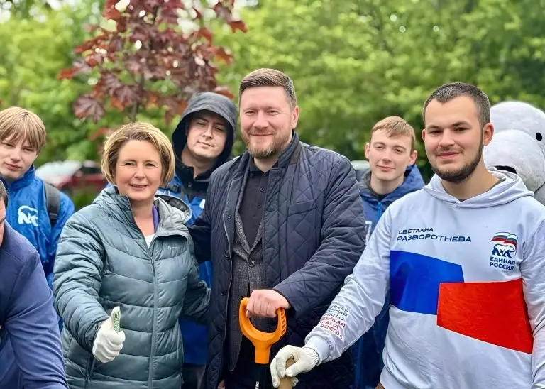 Депутат Госдумы Светлана Разворотнева приняла участие в высадке деревьев в рамках фестиваля добрососедства в районе Нагатино-Садовники