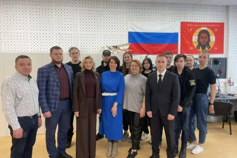 Активистки «Женского движения Единой России» посетили новый штаб Всероссийского волонтерского проекта «Золотые руки Ангела»