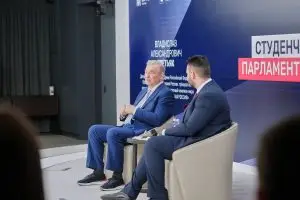 Легенда мирового хоккея Владислав Третьяк встретился с активистами Студенческих парламентских клубов