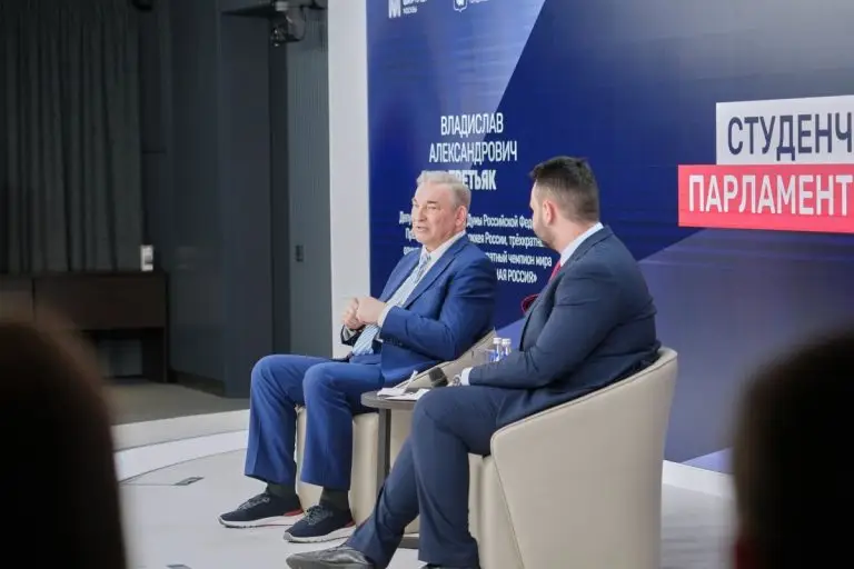 Легенда мирового хоккея Владислав Третьяк встретился с активистами Студенческих парламентских клубов