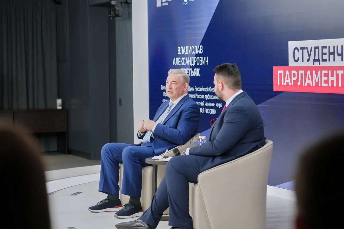 Легенда мирового хоккея Владислав Третьяк встретился с активистами Студенческих парламентских клубов