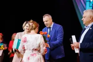 Депутат Госдумы Евгений Попов поздравил медработников запада столицы с профессиональным праздником