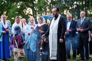 Депутат Госдумы Евгений Попов принял участие в мемориальной акции в поселке Рублево