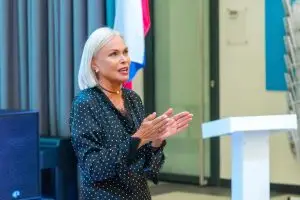 Ирина Белых вручила аттестаты девятиклассникам школы №1151