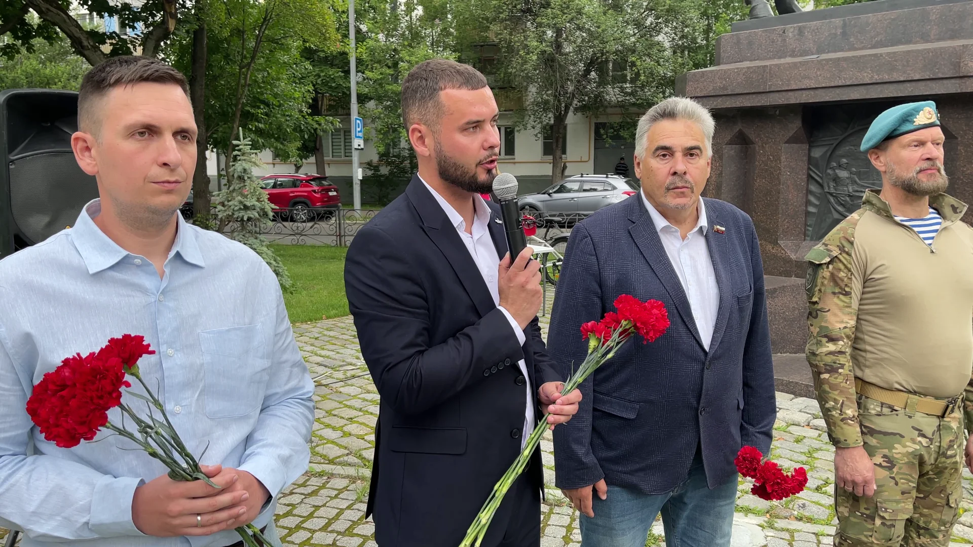 Ветеран боевых действий Владислав Гусев принял участие в памятном мероприятии у монумента маршалу Рокоссовскому на востоке столицы