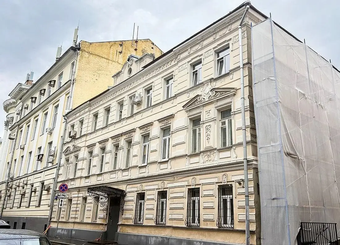 В Казарменном переулке отремонтируют дом в неоклассическом стиле