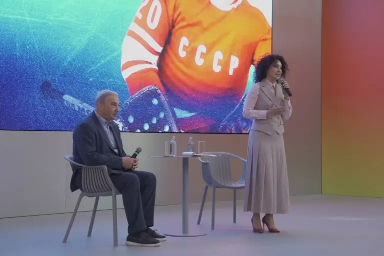 Трехкратный олимпийский чемпион Владислав Третьяк встретился с молодежью Москвы на показе фильма о Суперсерии-72