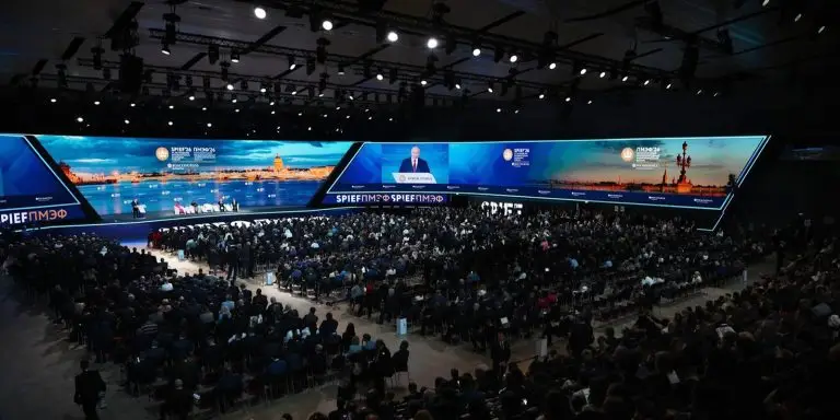 Сергей Собянин принял участие в пленарном заседании ПМЭФ