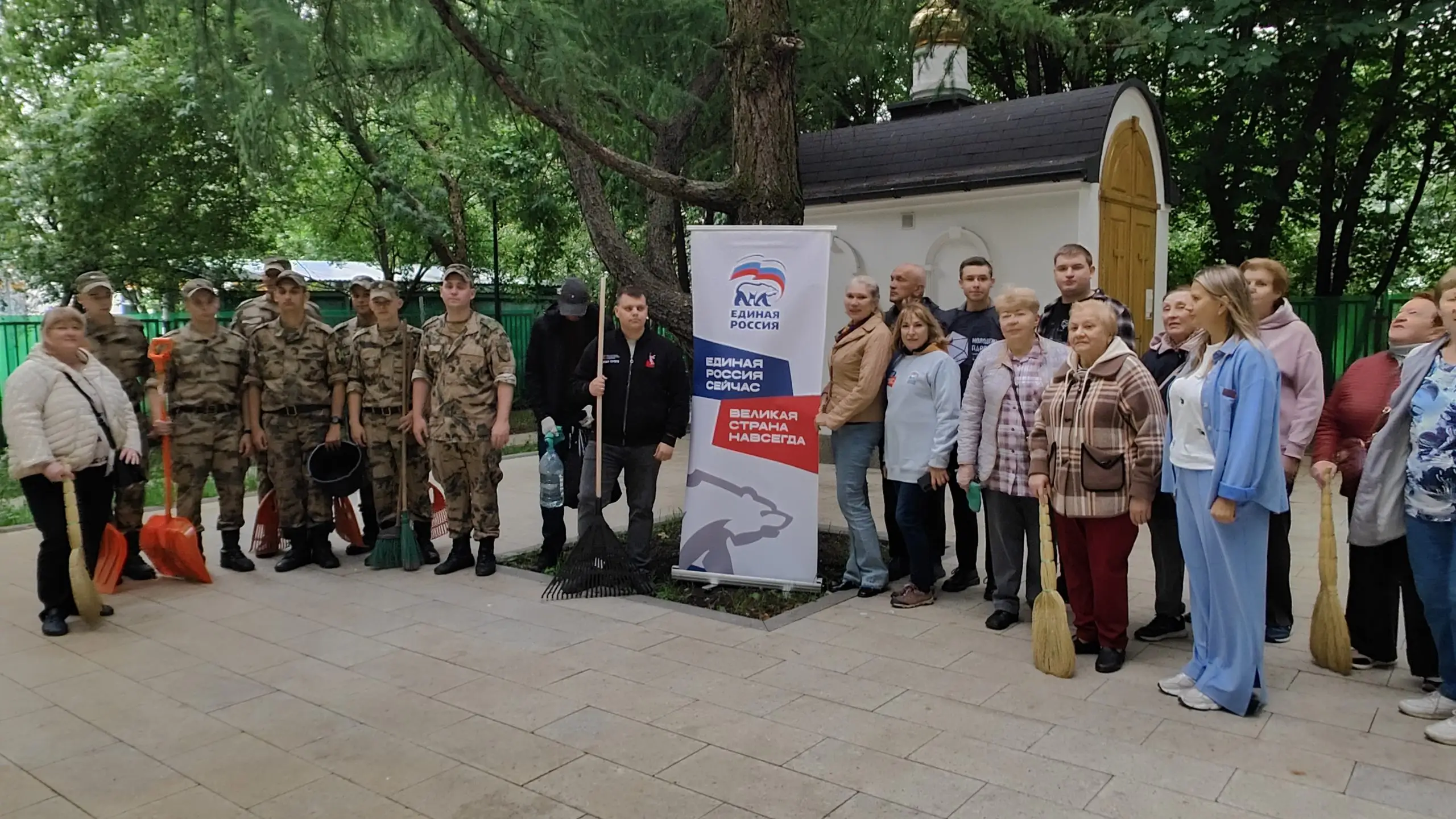 Герой России Эдуард Казымов принял участие в патриотической акции в районе Митино