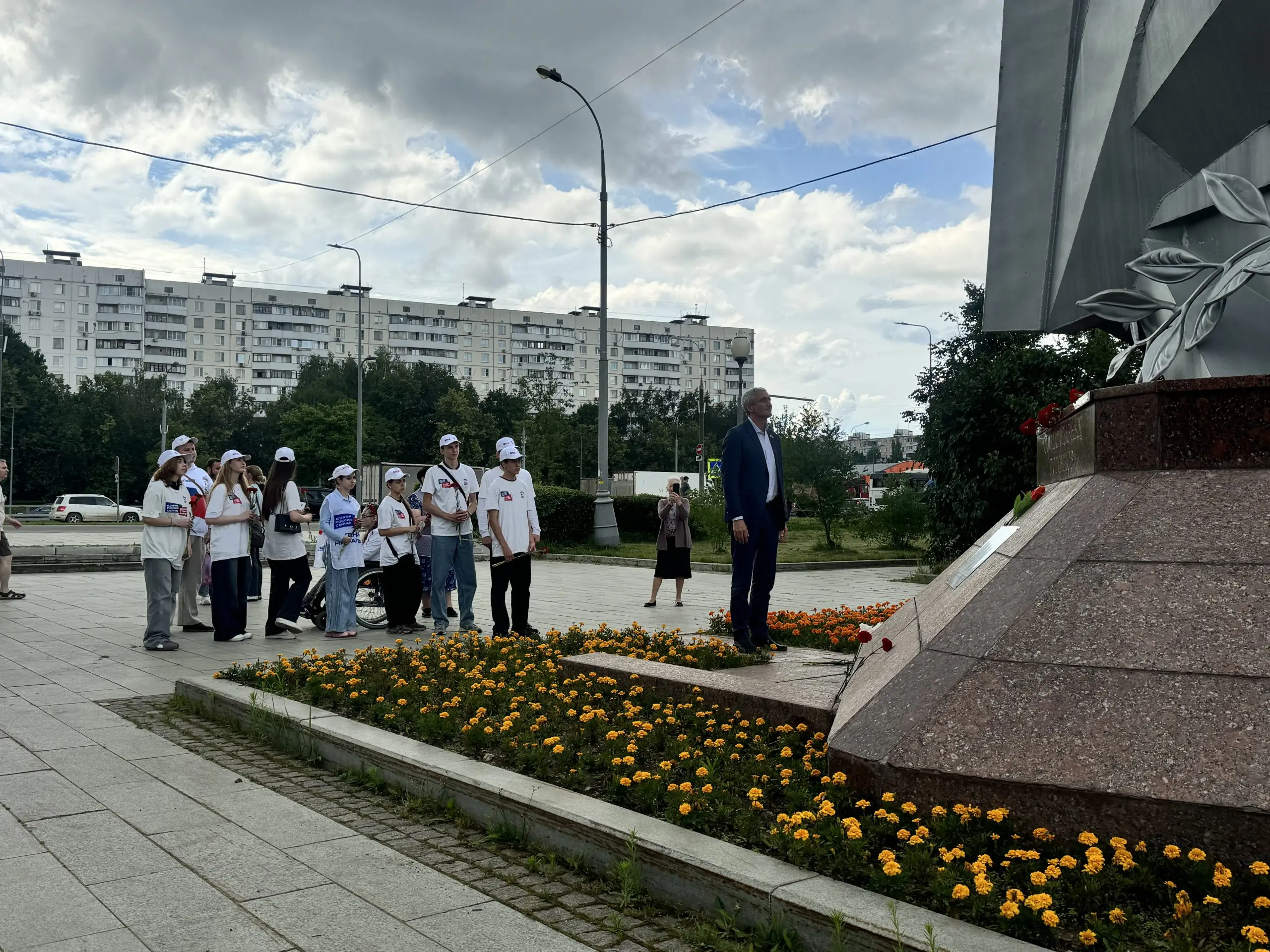 Депутат Госдумы Евгений Нифантьев принял участие в акции ко Дню памяти и скорби на юге Москвы