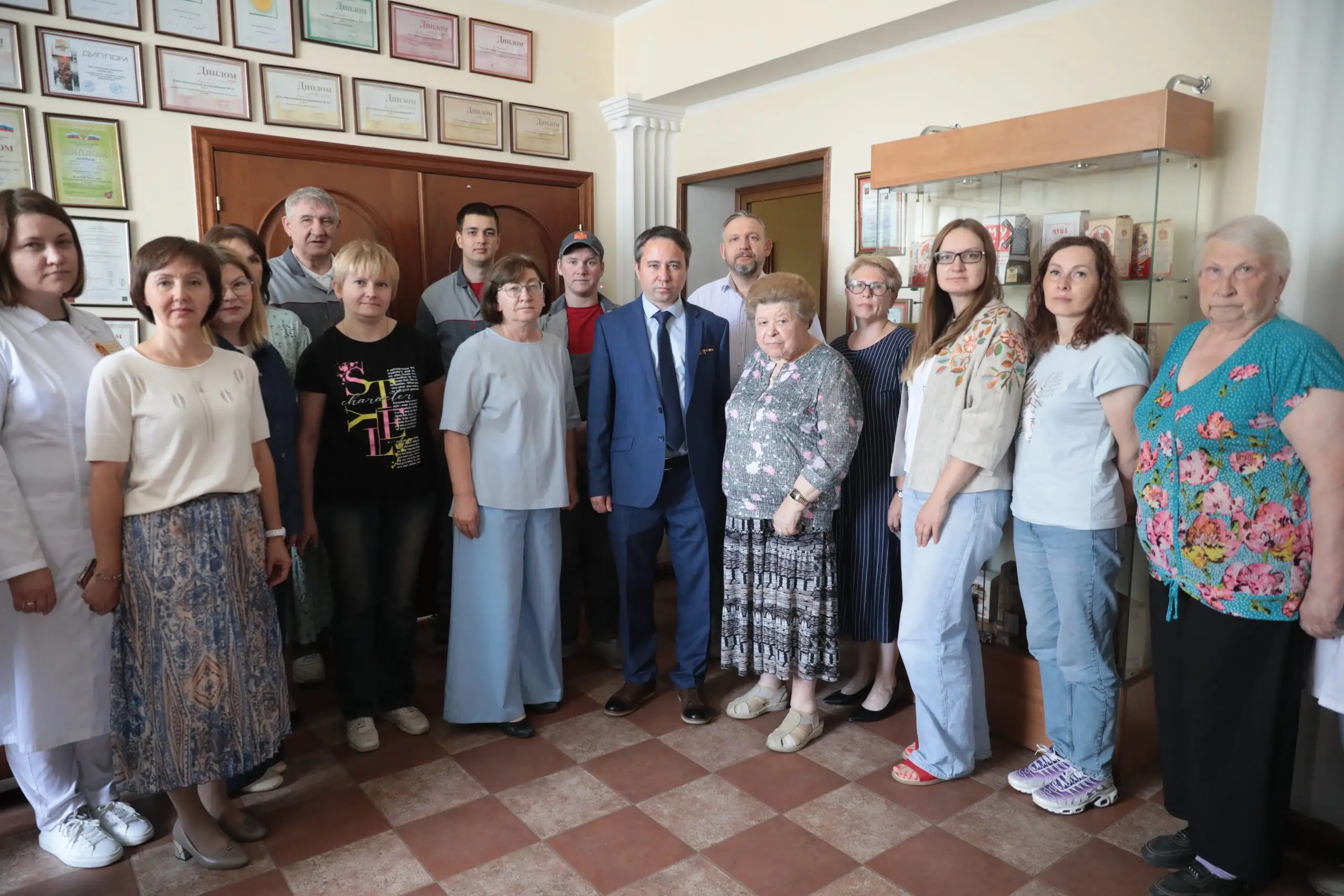 Более 50 тонн гуманитарной помощи отправили сотрудники комбината на севере столицы в зону СВО