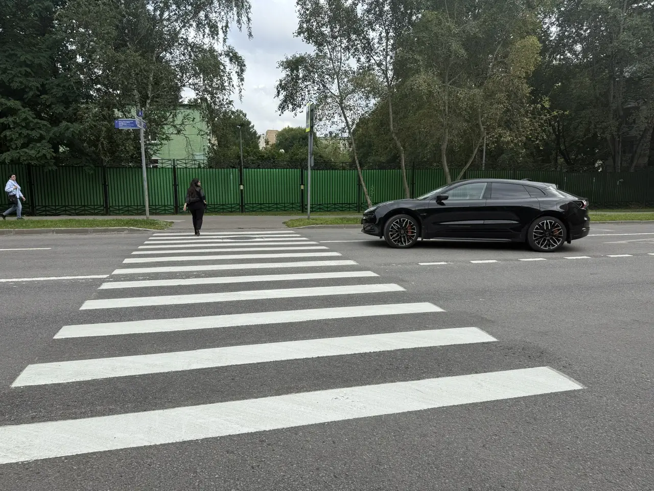 Жители Савеловского района предложили дополнительно обезопасить пешеходный переход у детского сада