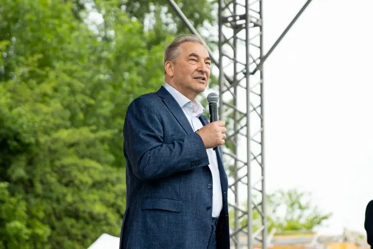 Торжественное мероприятие, посвященное Дню семьи, любви и верности, прошло в Измайловском парке
