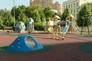 В Юго-Восточном округе благоустроили около 50 детских и спортивных площадок во дворах