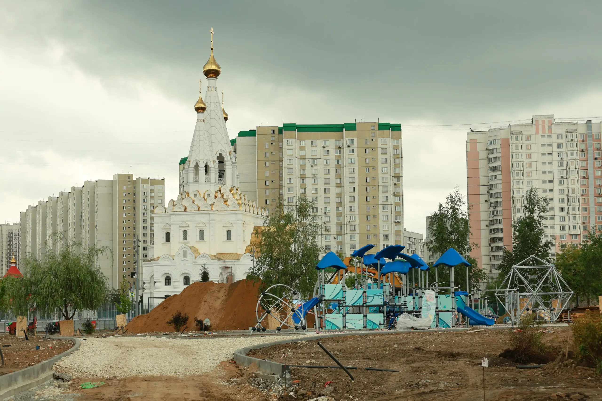 Зампредседателя Госдумы Петр Толстой: в районе Марьино завершено более половины работ по созданию «Городского оазиса» в парке Артема Боровика
