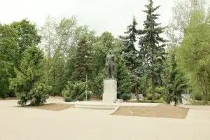 Работы по благоустройству в сквере имени Авдеева в районе Люблино выполнены на 70%