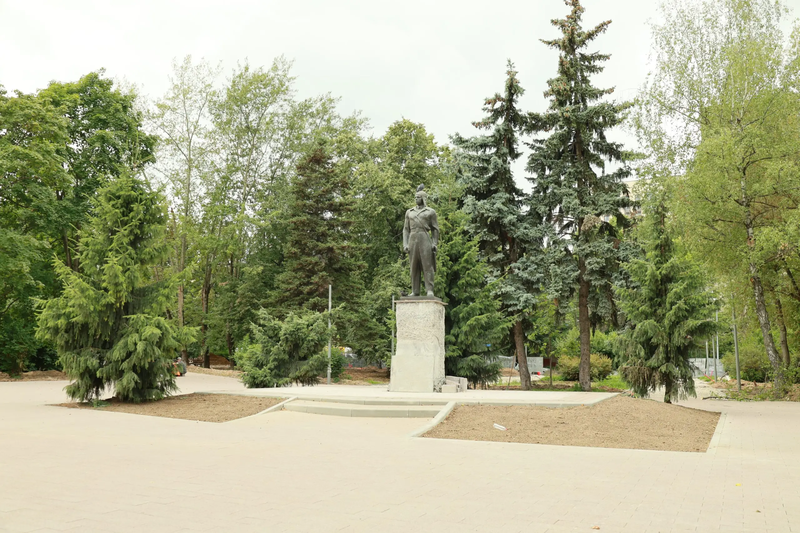 Работы по благоустройству в сквере имени Авдеева в районе Люблино выполнены на 70%