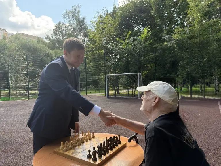 Чемпион мира Сергей Карякин провел мастер-класс по шахматам для жителей района Свиблово