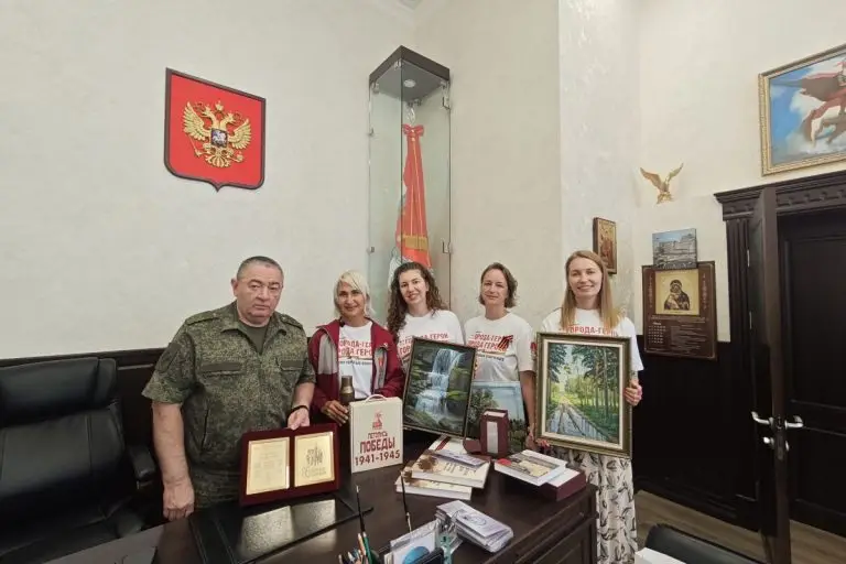 Женский экипаж марафона «Города-герои – города Героев. Дорогами народных ополченцев» из Москвы посетила 1602-й военный клинический госпиталь в Ростове-на-Дону