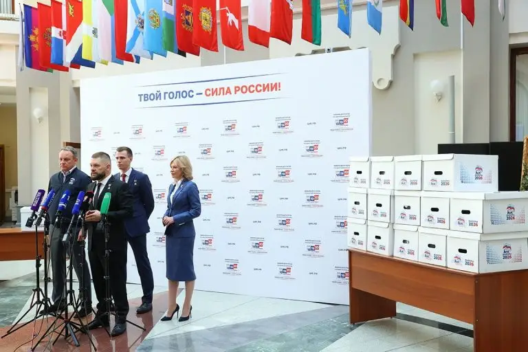 «Единая Россия» передала в Центризбирком документы для регистрации списка кандидатов на выборы в Госдуму