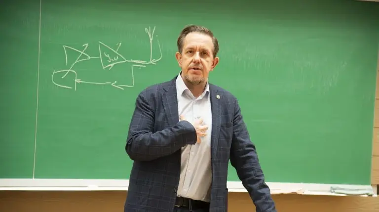 Система повышения квалификации преподавателей способствует развитию среднего профессионального образования — эксперт Александр Асафов
