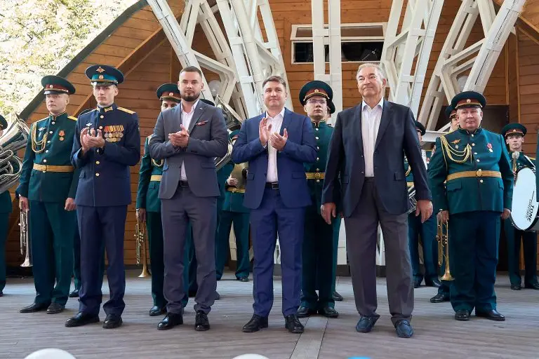 Патриотическая программа ко Дню флага прошла в парке «Сокольники»