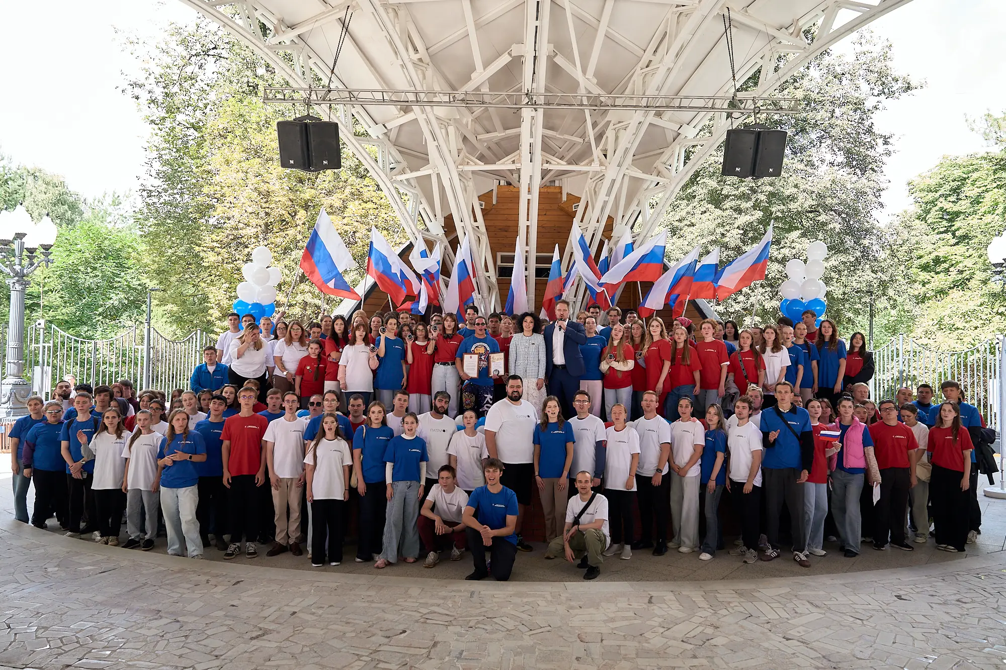 Патриотическая программа ко Дню флага прошла в парке «Сокольники»