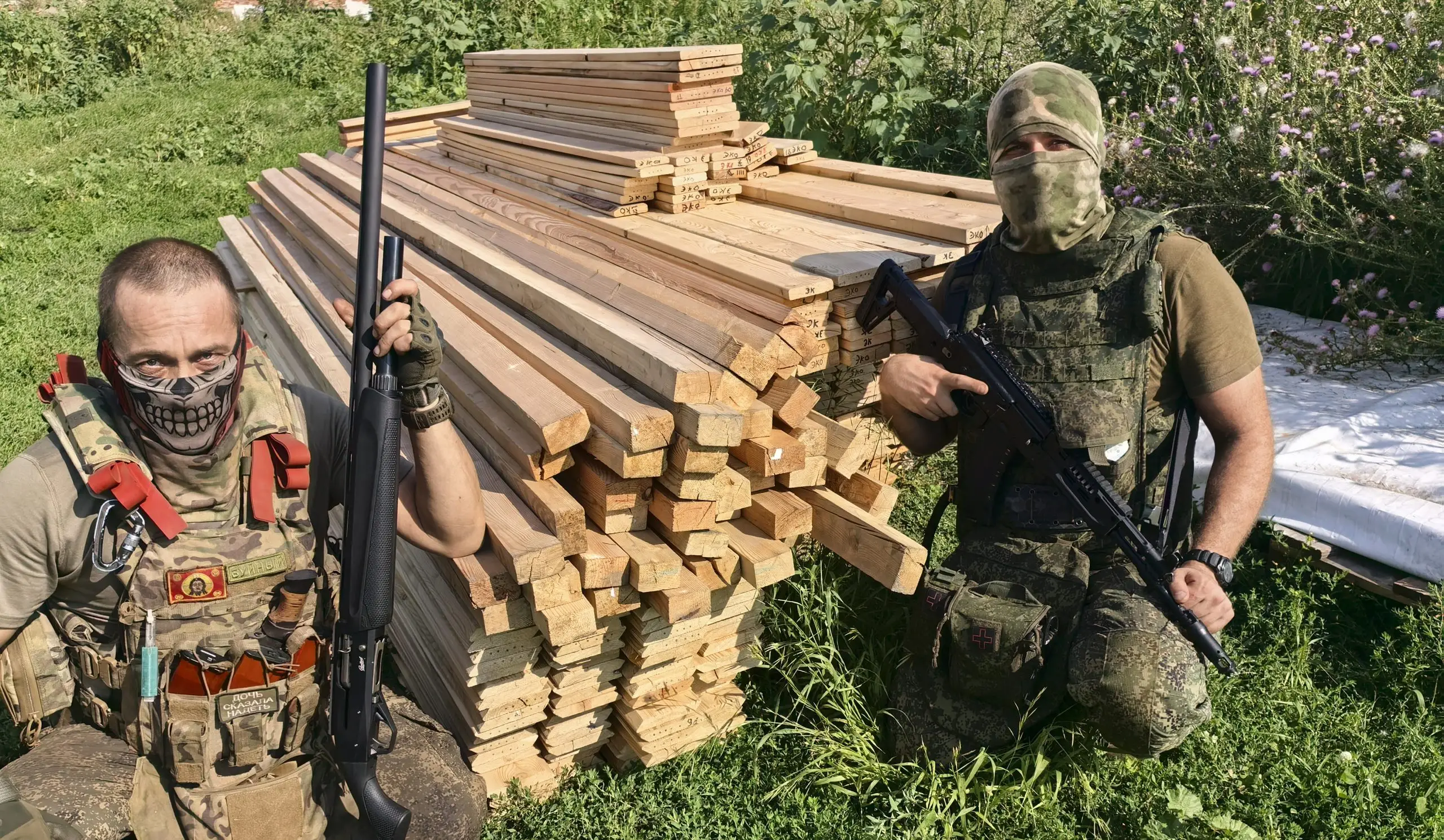 Около двух тонн стройматериалов передали на передовую жители запада Москвы