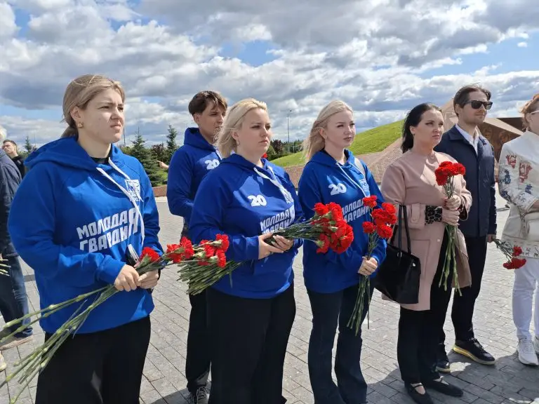 Делегация Юго-Восточного административного округа Москвы провела памятную акцию у Ржевского мемориала Советскому солдату