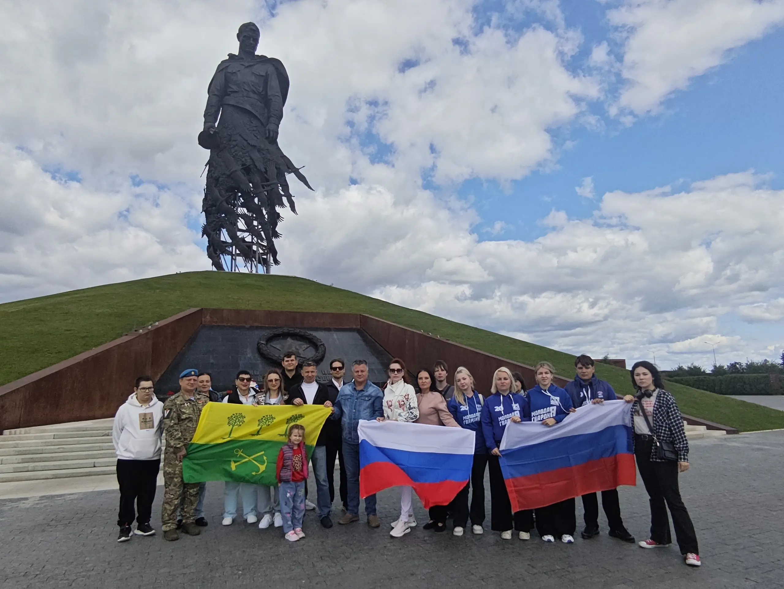 Делегация Юго-Восточного административного округа Москвы провела памятную акцию у Ржевского мемориала Советскому солдату