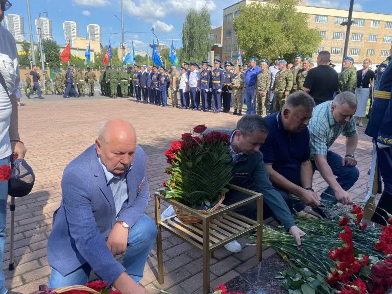 Память создателя современных ВДВ Василия Маргелова почтили в Хорошевском районе