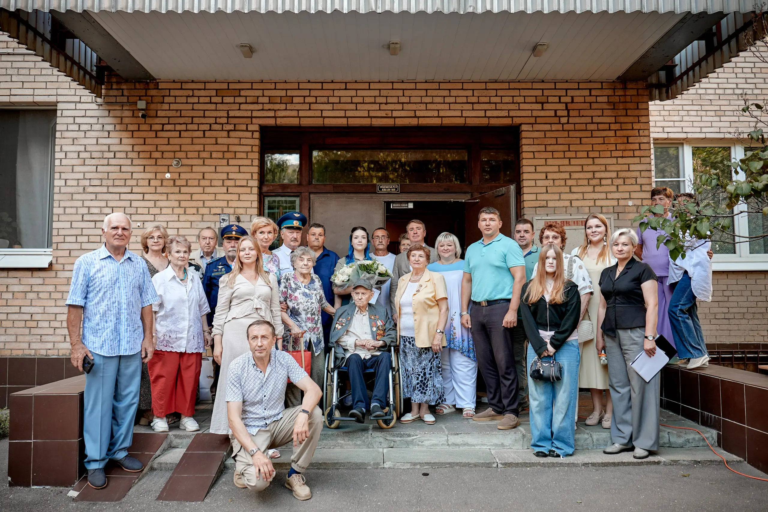 Ветерана Центрального округа столицы поздравили со столетним юбилеем