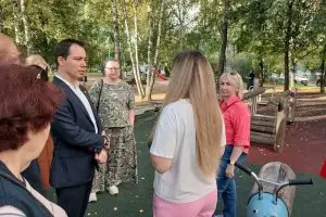 Шлагбаумы во дворах: Жители обсудили с Родионом Газмановым работу системы АМПП