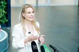 Сенатор Дарья Лантратова посетила Общественный центр наблюдения за выборами в Москве
