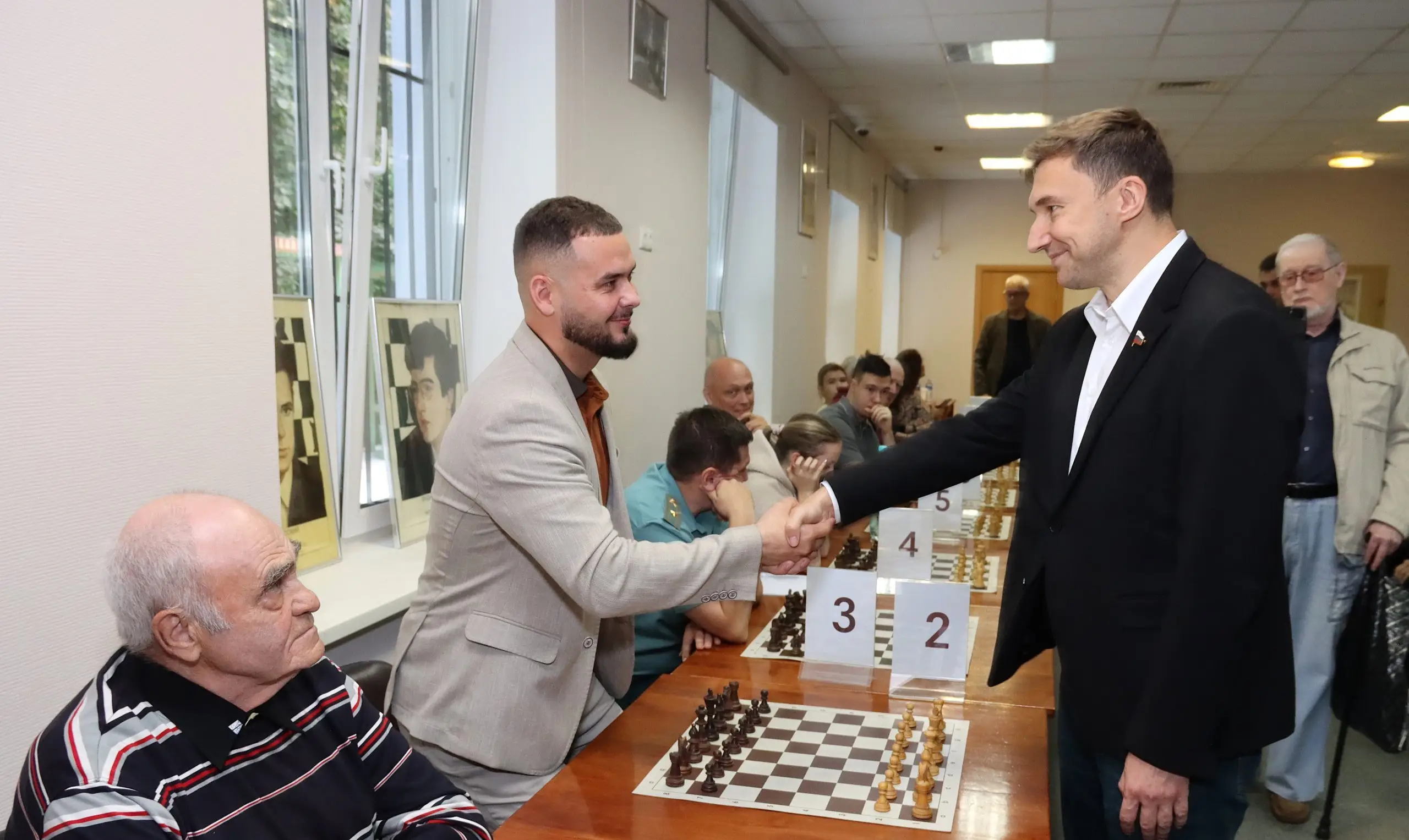 Чемпион мира Сергей Карякин провел шахматный турнир в парке «Сокольники»