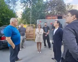 Родион Газманов взял на контроль ремонт квартиры москвича, пострадавшей при замене кровли