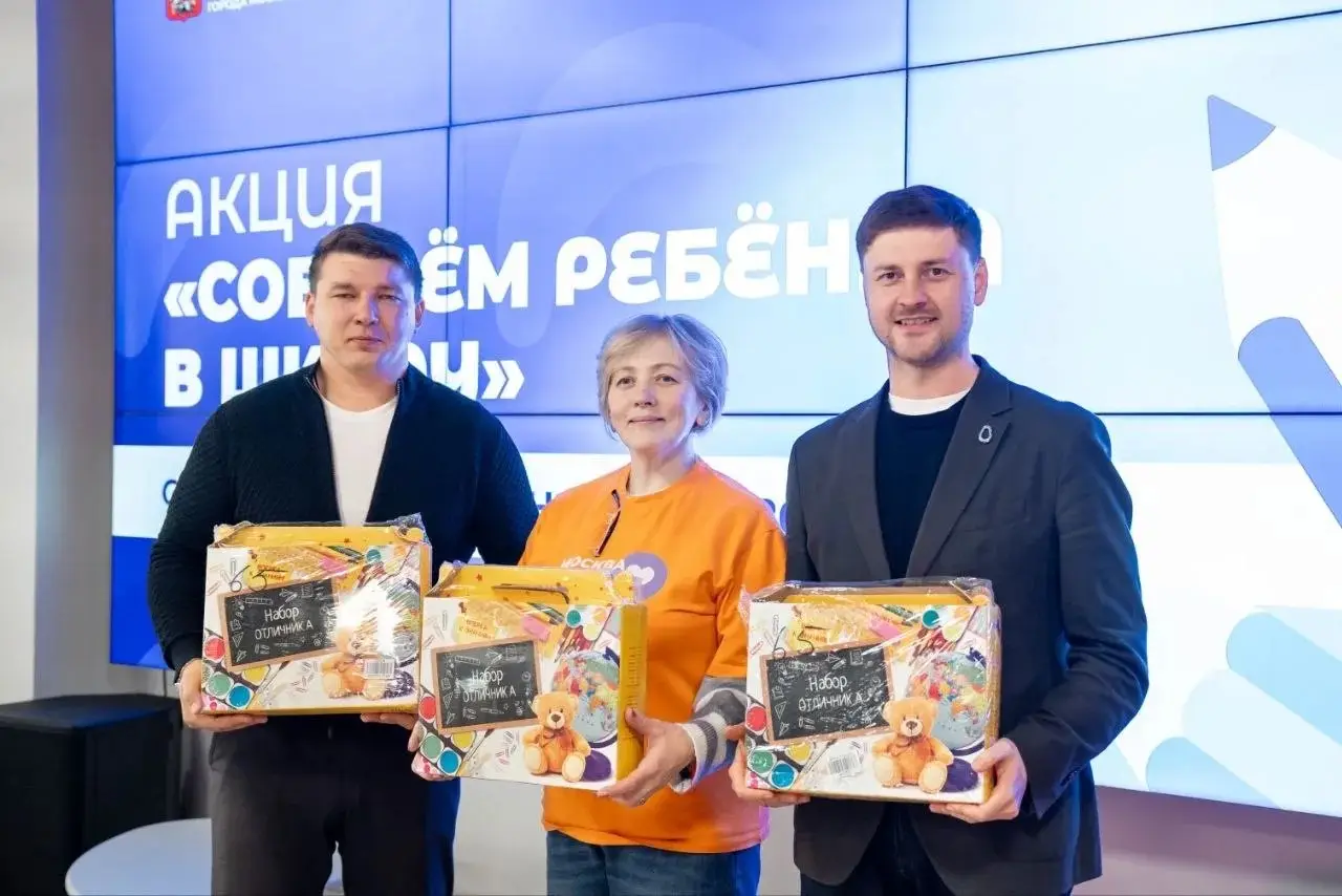 Максим Джетыгенов передал школьные принадлежности для детей из новых регионов