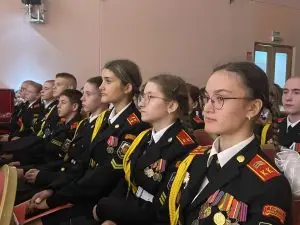 Эдуард Шонов встретился с учениками школы № 1056 на уроке мужества