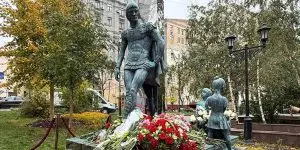 В центре Москвы открыли памятник артисту балета Марису Лиепе