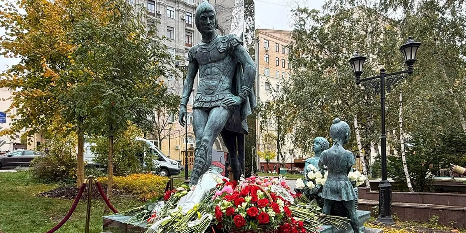 В центре Москвы открыли памятник артисту балета Марису Лиепе