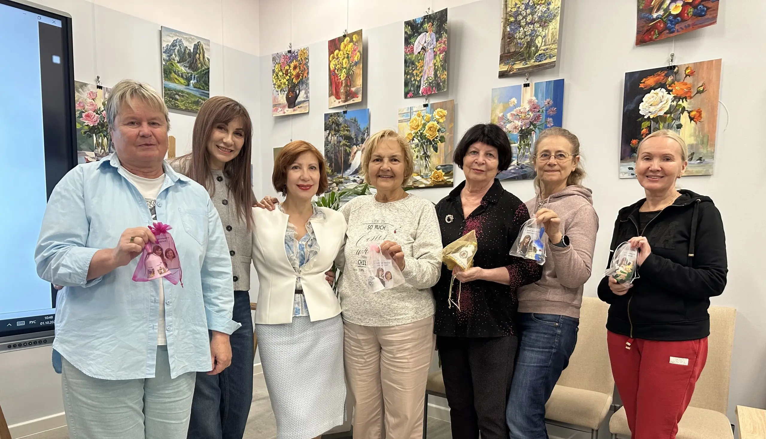 В Бибиреве прошла акция «Листопад добра» ко Дню старшего поколения